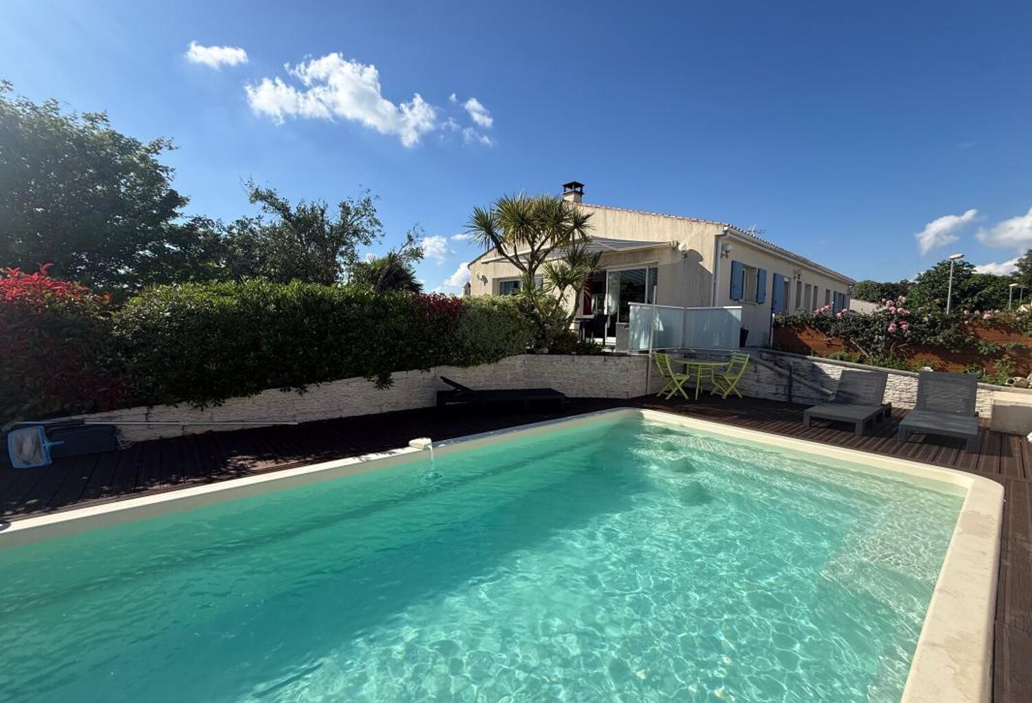Cozes, Dans un secteur recherché tous commerces à pied 4 pièces Piscine — photo 1