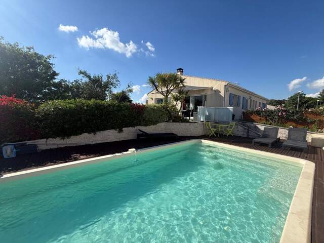 Cozes, Dans un secteur recherché tous commerces à pied 4 pièces Piscine — photo du bien