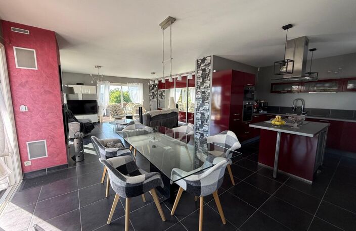 Cozes, Dans un secteur recherché tous commerces à pied 4 pièces Piscine — photo 3