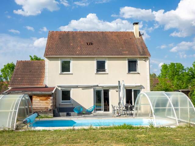 Maison À Vendre avec piscine ​ — photo du bien