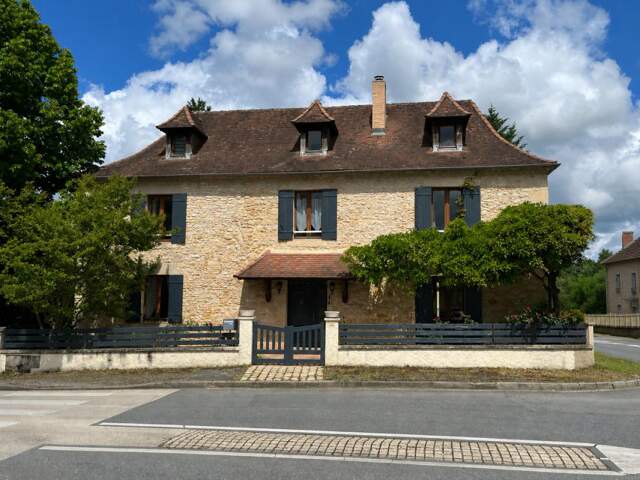 Maison en pierre 215 m2 / 5 chambres / sous-sol / terrain 6000m² — photo du bien