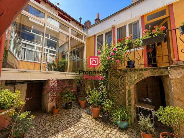 Maison Chinon  Centre Ville 8 pièce(s) 250 m2 - Cour intérieur — photo du bien