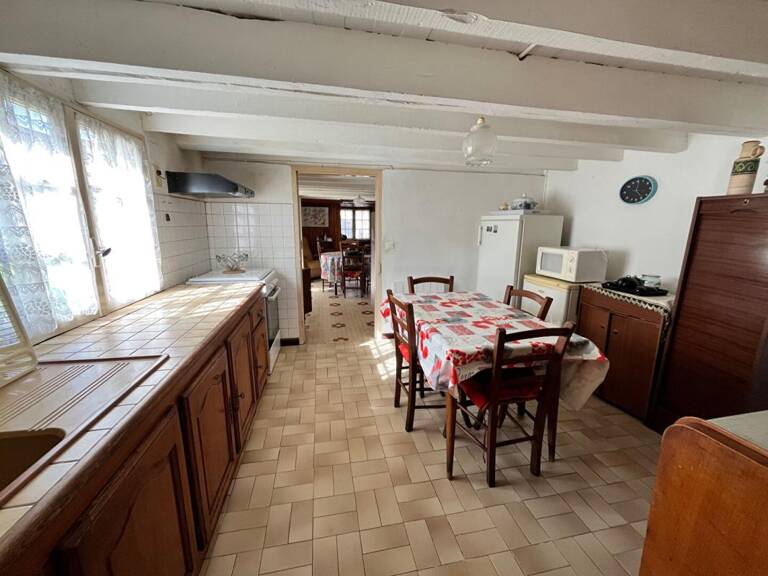 Maison atypique mitoyenne d'un côté, de 77 m2, 2 chambres, 180 m2 de terrain — photo 1
