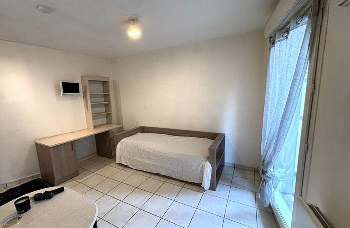 Saint Etienne Sud studio de 18.5m² habitables pièce à vivre avec kitchenette, salle d'eau/WC. Balcon Ouest de 7m² — photo 2