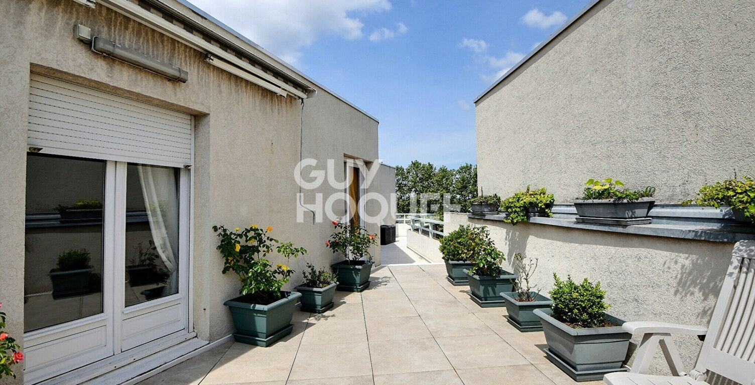 Sans Souci / Monplaisir, dernier étage, T4 / T5 de 114 m²  avec terrasse plein ciel de 35 m² et 2 garages, Lyon, 3ème (69003) — photo 1
