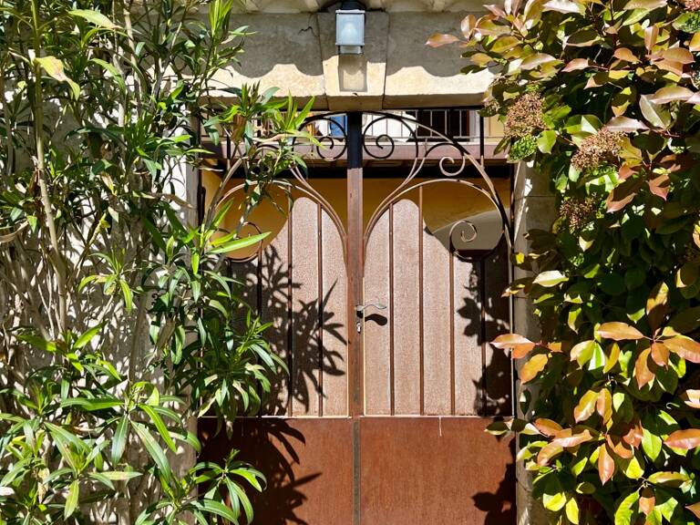 Maison de caractère rénovée – Cour, terrasse et 4 chambres – Secteur Lussan ✨ — photo 1