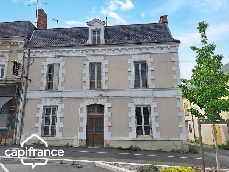 Thouars centre – Bien à rénover 210 m² avec 3 garages – Fort potentiel locatif/activité tertiaire et libérale — photo 1