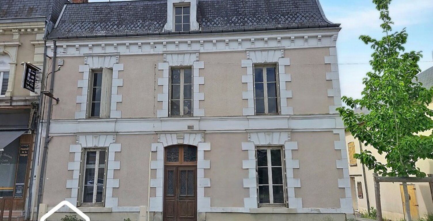 Thouars centre – Bien à rénover 210 m² avec 3 garages – Fort potentiel locatif/activité tertiaire et libérale — photo 1