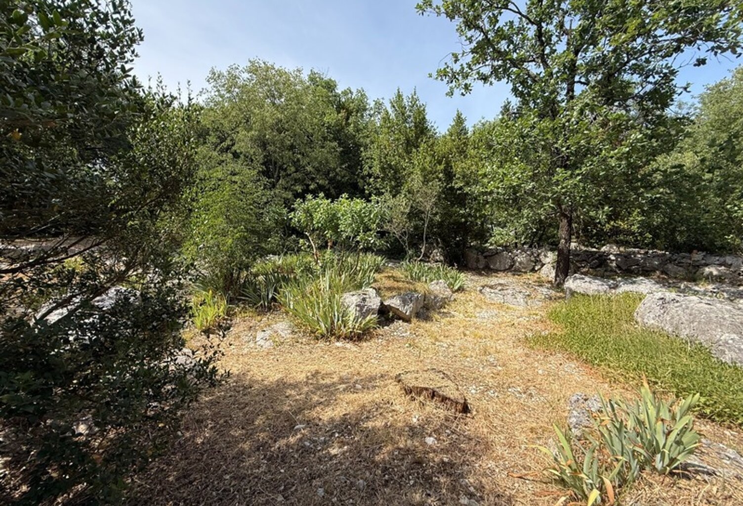 A seulement 25 mn au nord de Montpellier, à vendre terrain de 1100 m2 avec permis de contruire — photo 1