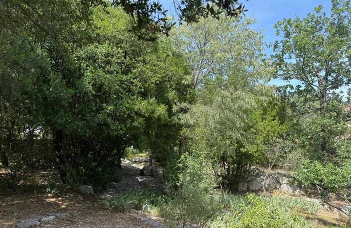 A seulement 25 mn au nord de Montpellier, à vendre terrain de 1100 m2 avec permis de contruire — photo 2