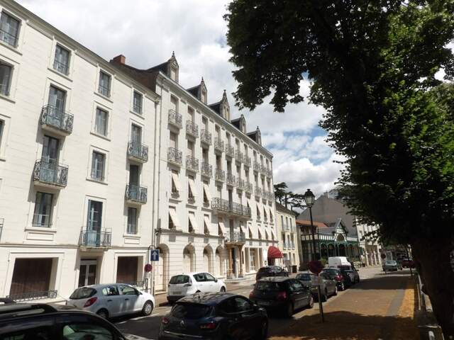 Immeuble à vendre NERIS LES BAINS (03) — photo du bien