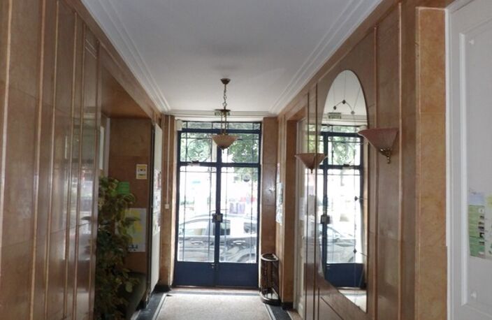 Immeuble à vendre NERIS LES BAINS (03) — photo 2