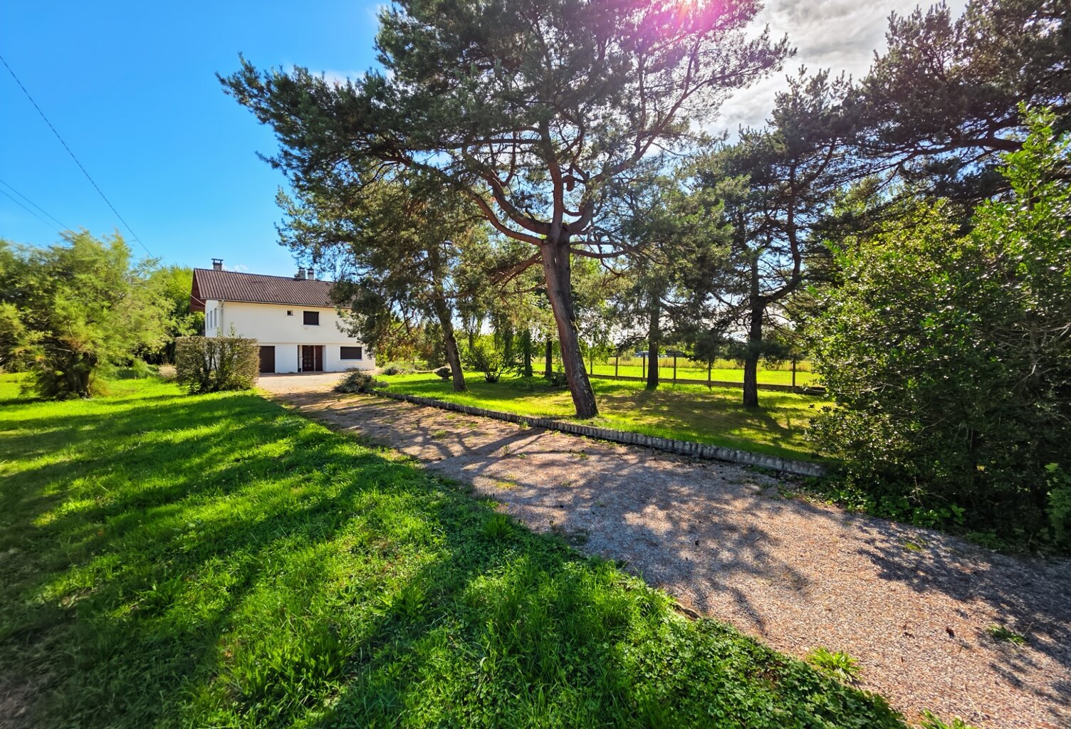 À quelques minutes de Lons-le-Saunier – Maison 3 chambres sur 4 295 m² de terrain — photo 1