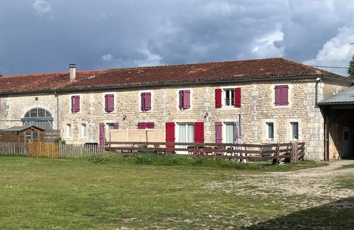 Propriete à vendre 8 pièces CHAMPAGNE (17) — photo 2