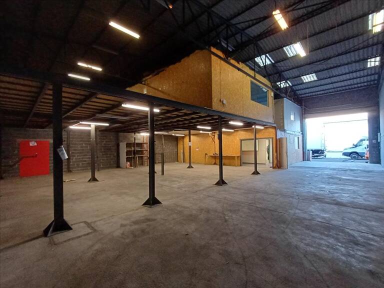 LOCAL COMMERCIAL 300m² - STOCKAGE + BUREAUX - BREZET — photo 1