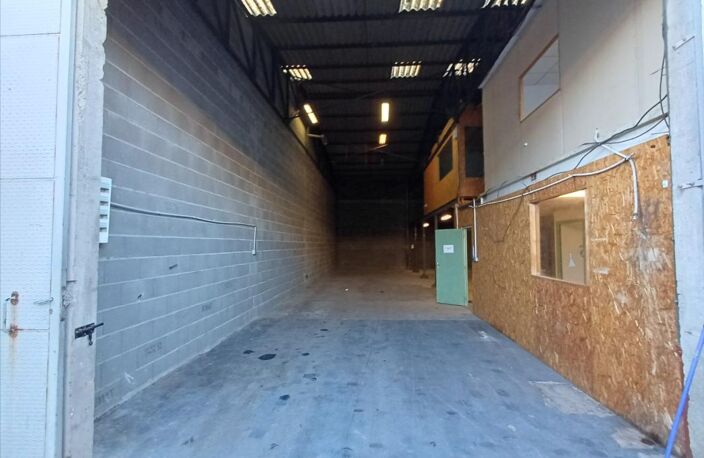 LOCAL COMMERCIAL 300m² - STOCKAGE + BUREAUX - BREZET — photo 2