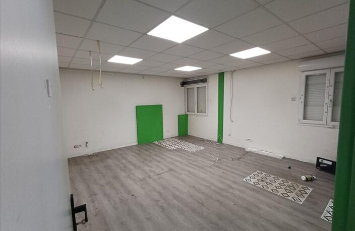 LOCAL COMMERCIAL 300m² - STOCKAGE + BUREAUX - BREZET — photo 3