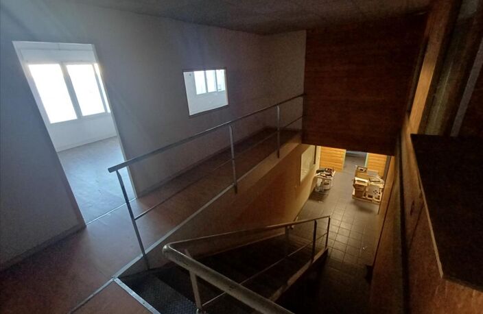 LOCAL COMMERCIAL 300m² - STOCKAGE + BUREAUX - BREZET — photo 5