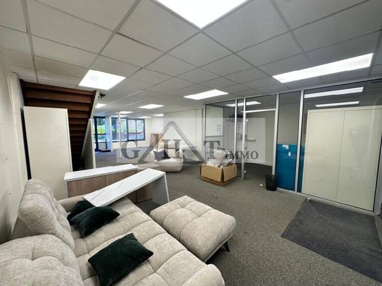 190 M² ENTREPOT BUREAUX A VENDRE A CROISSY BEAUBOURG — photo 1