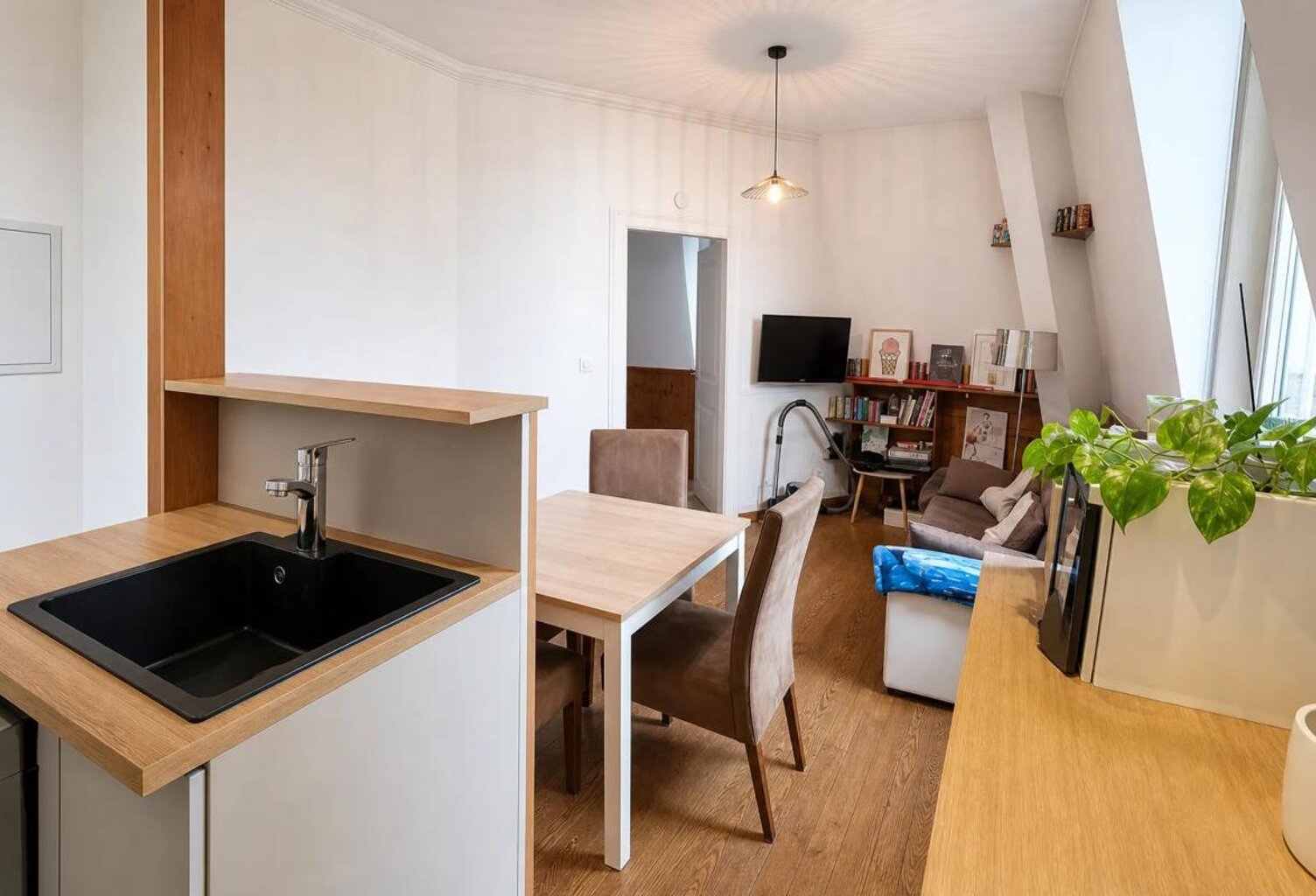 T2 34 m² loué à Aix-les-Bains, vue Château — photo 1