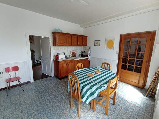 Grande maison familiale avec garage — photo du bien