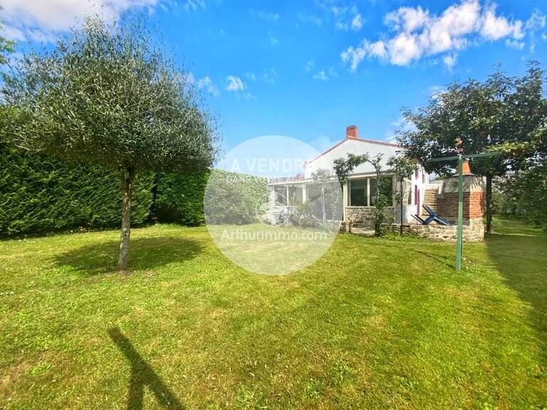 PROCHE CENTRE, BELLE LONGERE DE 160 M² AVEC DEPENDANCES — photo 1