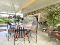 PROCHE CENTRE, BELLE LONGERE DE 160 M² AVEC DEPENDANCES — photo 2