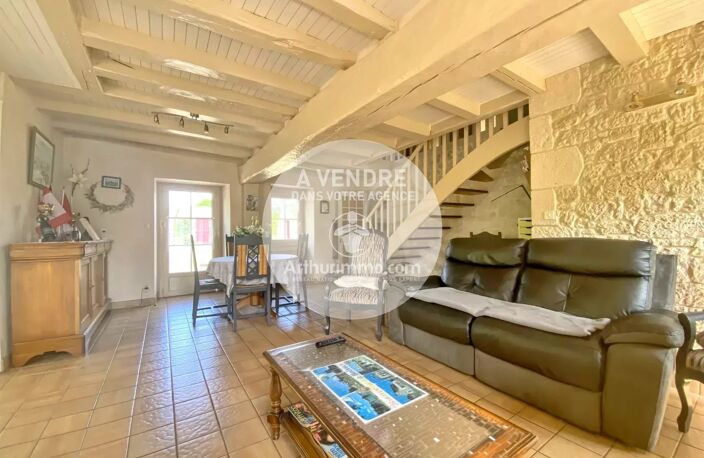 PROCHE CENTRE, BELLE LONGERE DE 160 M² AVEC DEPENDANCES — photo 4