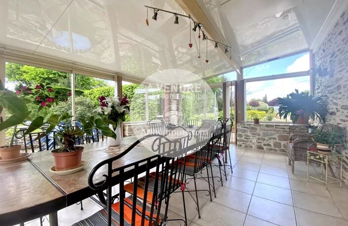 PROCHE CENTRE, BELLE LONGERE DE 160 M² AVEC DEPENDANCES — photo 5