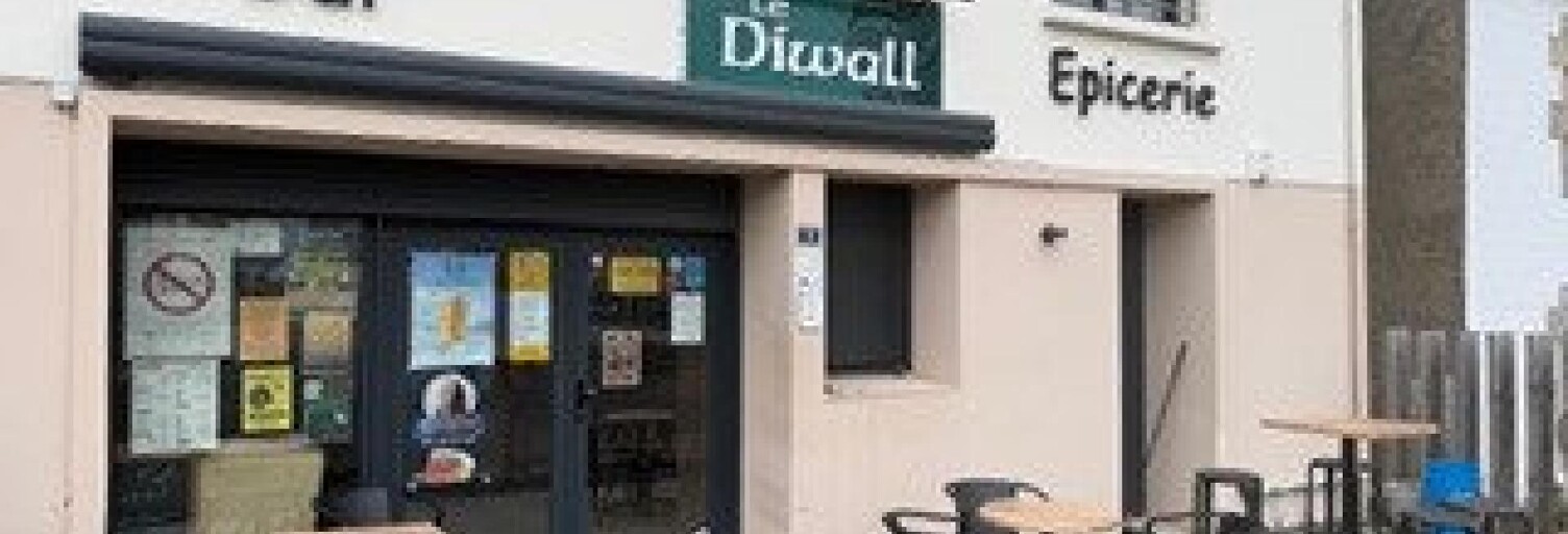 Commerce  130 m² à vendre à Plougar (29440)