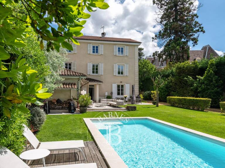 Ecully - Maison d'environ 300 m² - 5 Chambres - Terrain de 1380m² - Piscine — photo 1