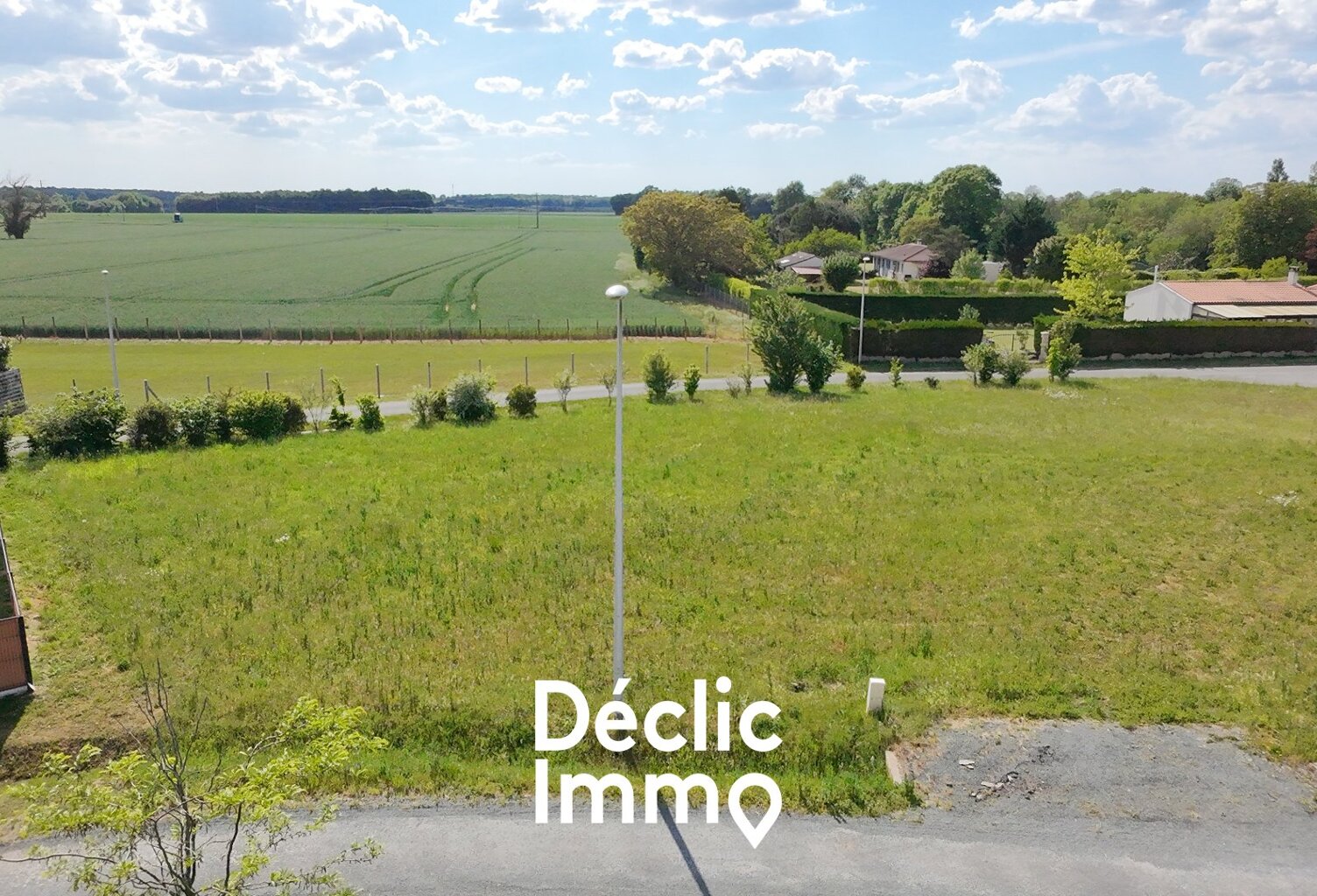 TERRAIN CONSTRUCTIBLE 664 M² — photo 1
