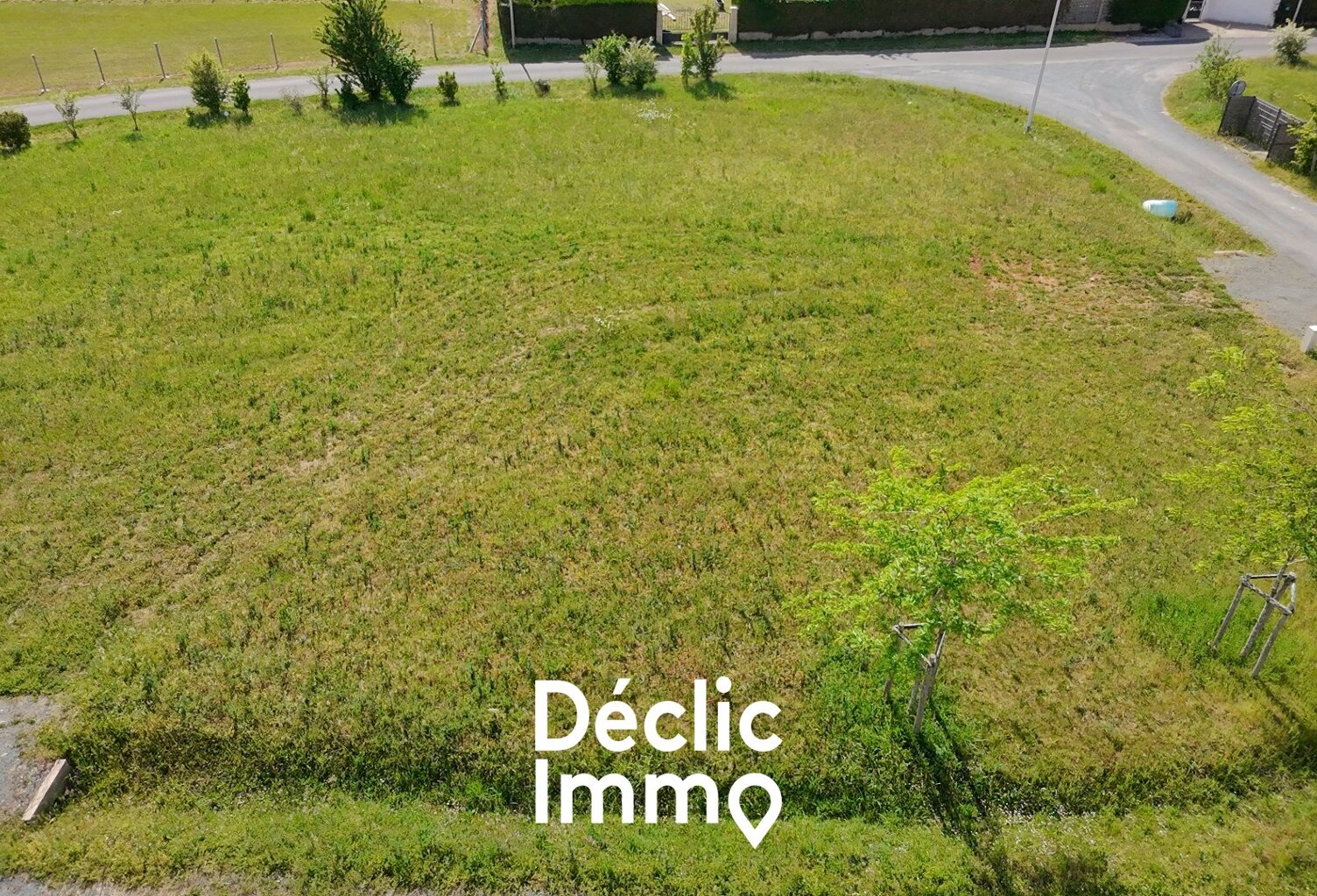 TERRAIN CONSTRUCTIBLE 825 M² — photo 1
