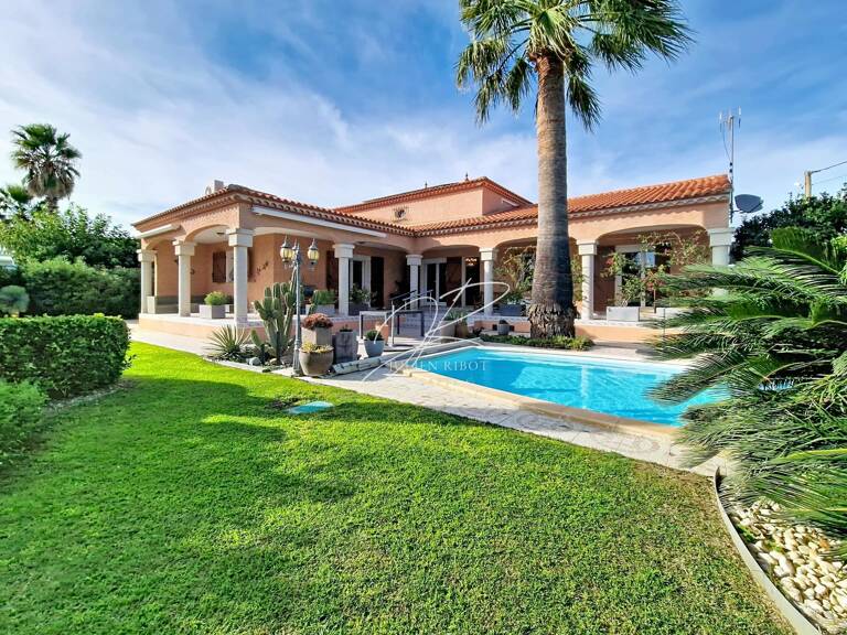 Villa T7 5 chambres 255 m² garage et piscine — photo 1
