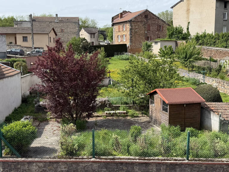 Maison de ville avec grand garage et terrain — photo 1