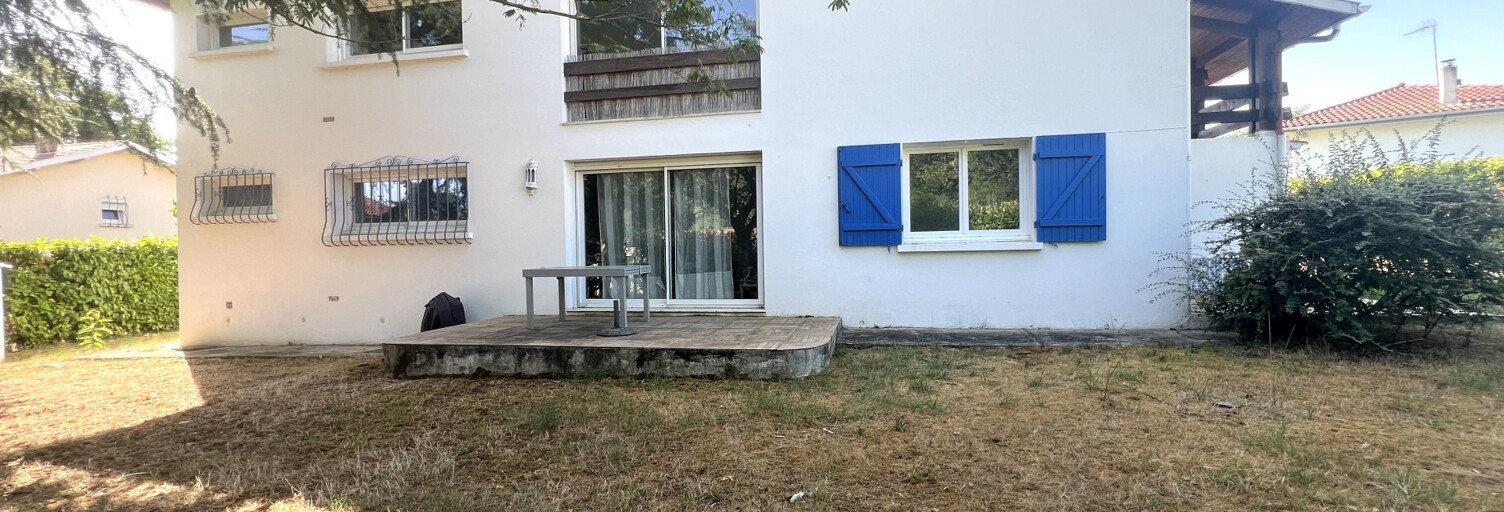 Maison 8 Pièces 217 m² à vendre à Saint-Pierre-du-Mont (40280)
