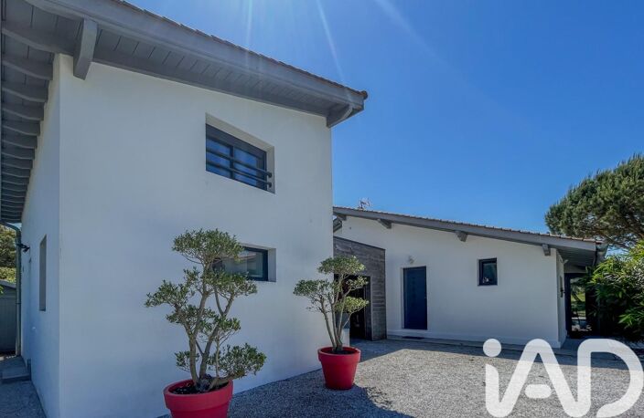 Vente Maison/villa 8 pièces — photo 2