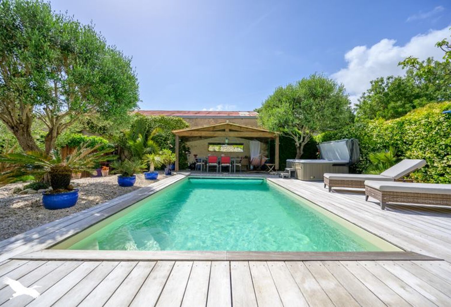 Maison en pierre de 6 pièces principales — photo 1