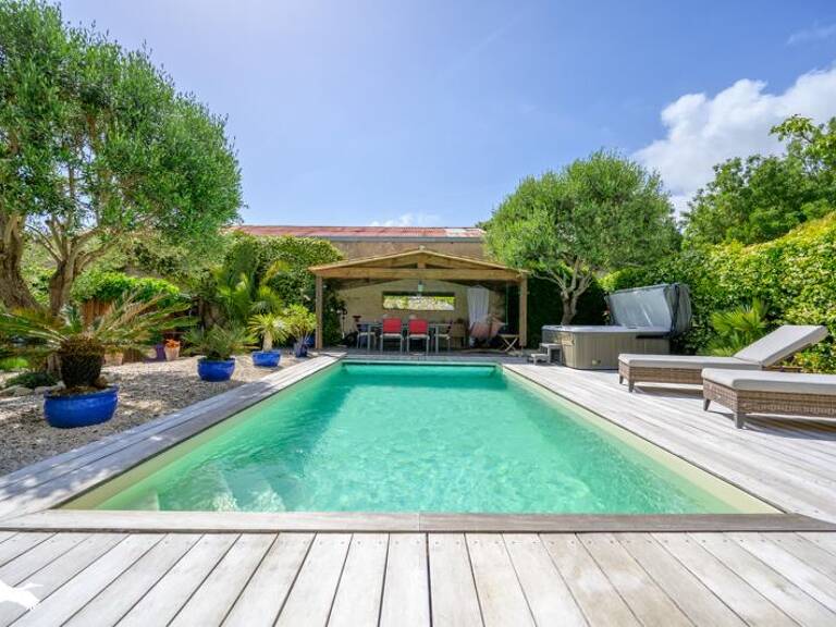 Maison en pierre de 6 pièces principales — photo 1