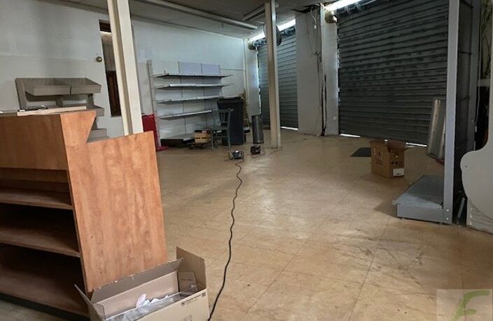 Local commercial — photo 2