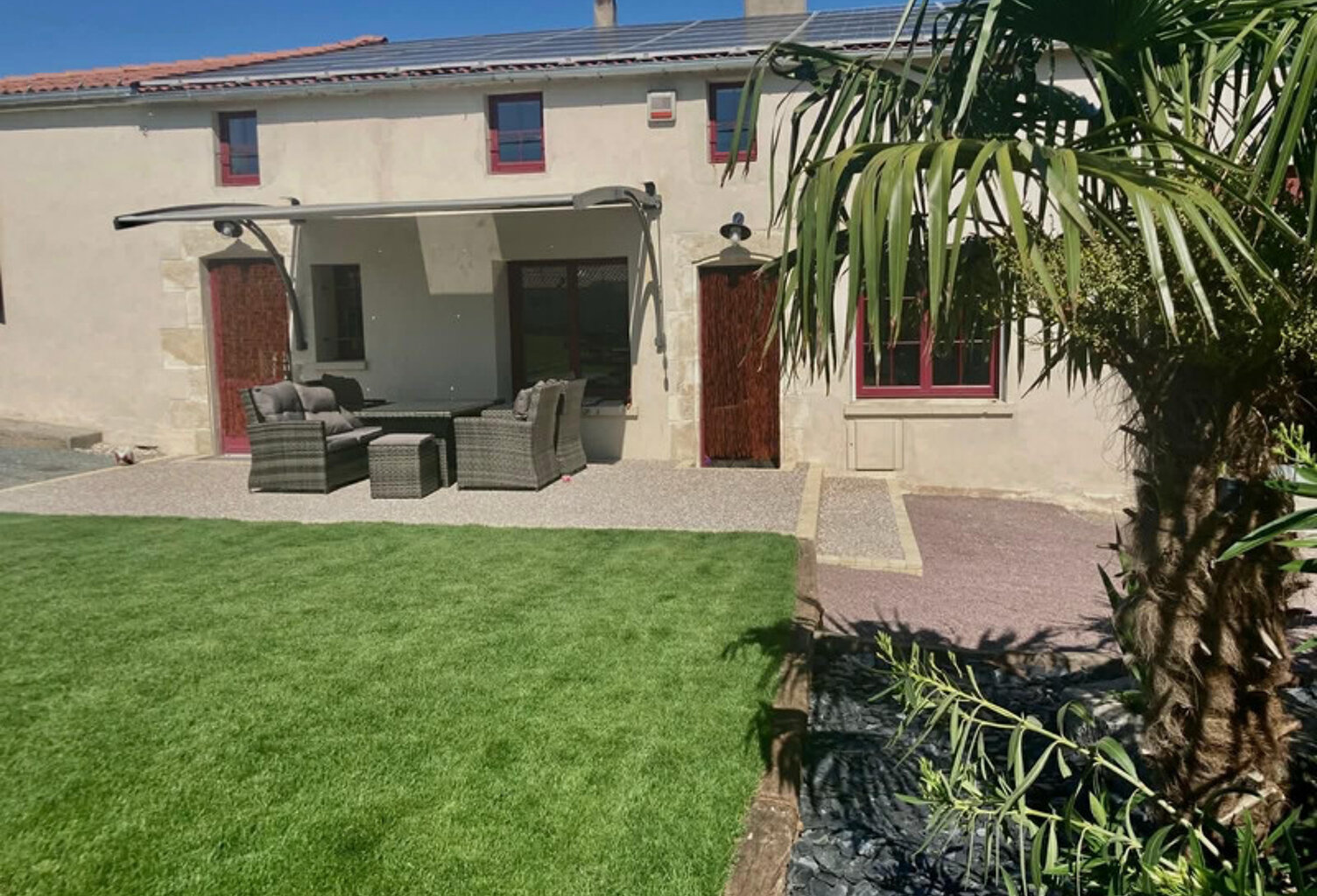 VOUILLE LES MARAIS 85450 CALME ABSOLU MAGNIFIQUE PROPRIETE GRAND CONFORT AVEC DEPENDANCES ET JARDIN — photo 1