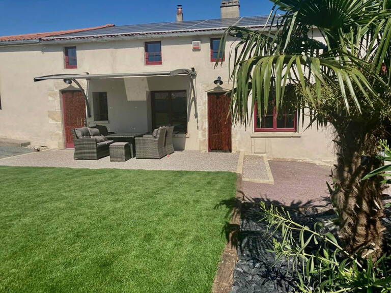 VOUILLE LES MARAIS 85450 CALME ABSOLU MAGNIFIQUE PROPRIETE GRAND CONFORT AVEC DEPENDANCES ET JARDIN — photo 1