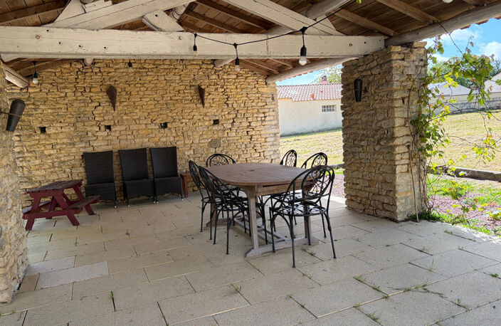 VOUILLE LES MARAIS 85450 CALME ABSOLU MAGNIFIQUE PROPRIETE GRAND CONFORT AVEC DEPENDANCES ET JARDIN — photo 4