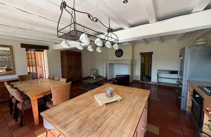 VOUILLE LES MARAIS 85450 CALME ABSOLU MAGNIFIQUE PROPRIETE GRAND CONFORT AVEC DEPENDANCES ET JARDIN — photo 5