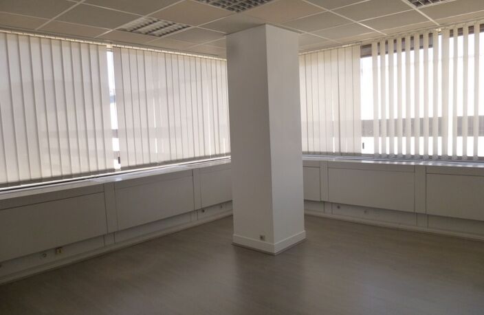 600 m2 de bureaux avec parking à vendre à Cergy au prix de 445000 euros — photo 3