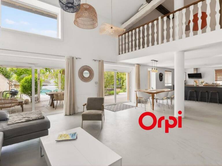 Rare à Brignais : Volume XXL de 270 m² avec piscine – Le cocon familial idéal — photo 1