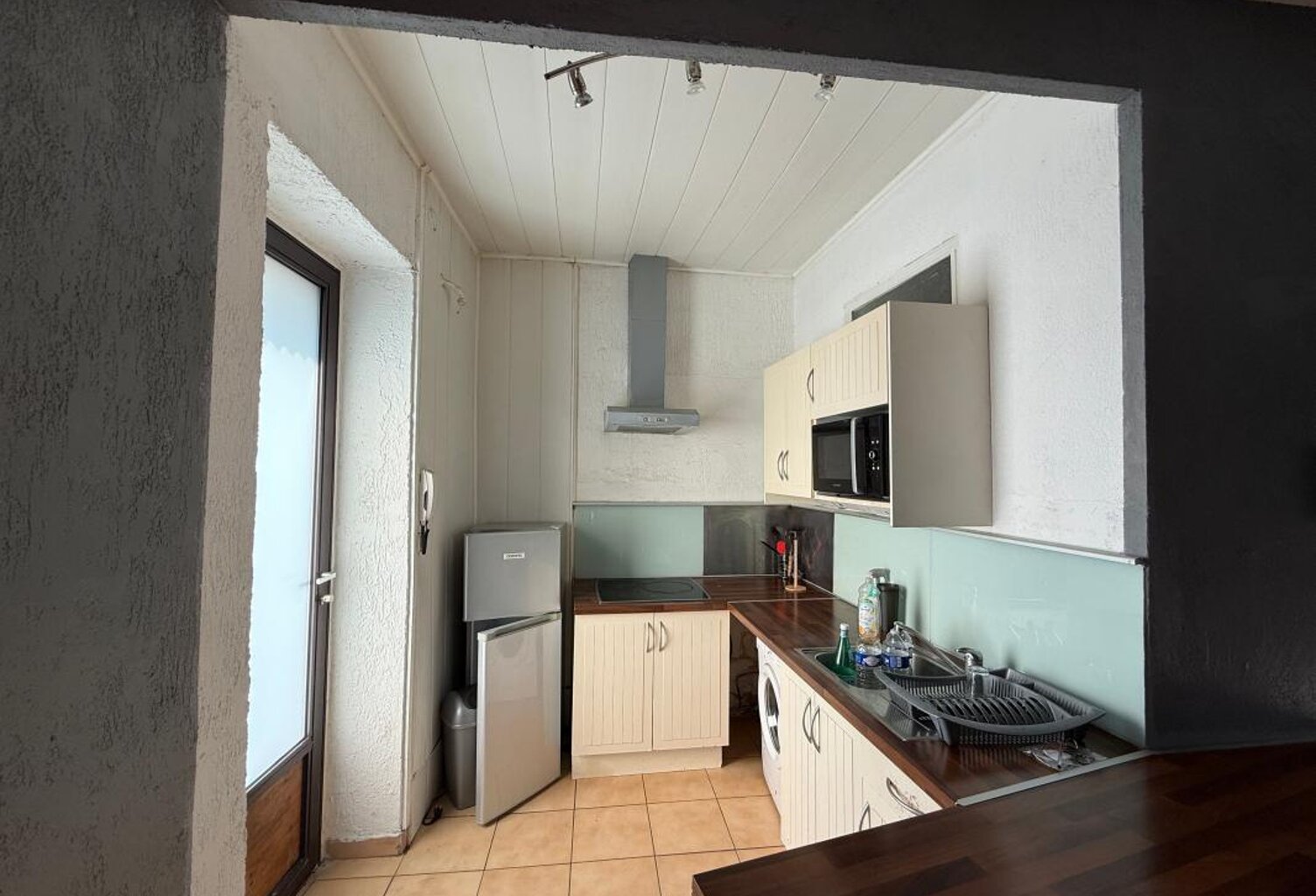 Appartement À Vendre: Nîmes proches Arènes et hypercentre : charmant P2 + dépendance : vendu meublé! VITE! — photo 1