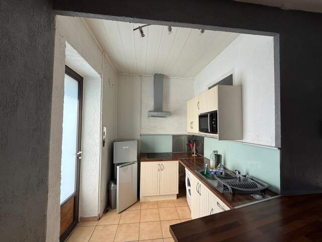 Appartement À Vendre: Nîmes proches Arènes et hypercentre : charmant P2 + dépendance : vendu meublé! VITE! — photo du bien