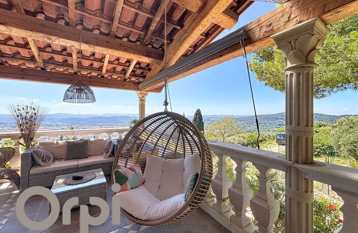 Élégante Propriété avec Vue Dominante • Piscine, Suite Parentale & Studio Indépendant — photo 2