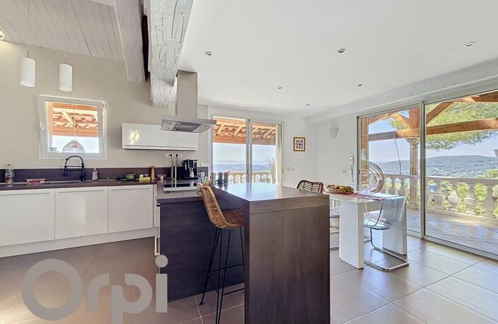 Élégante Propriété avec Vue Dominante • Piscine, Suite Parentale & Studio Indépendant — photo 4